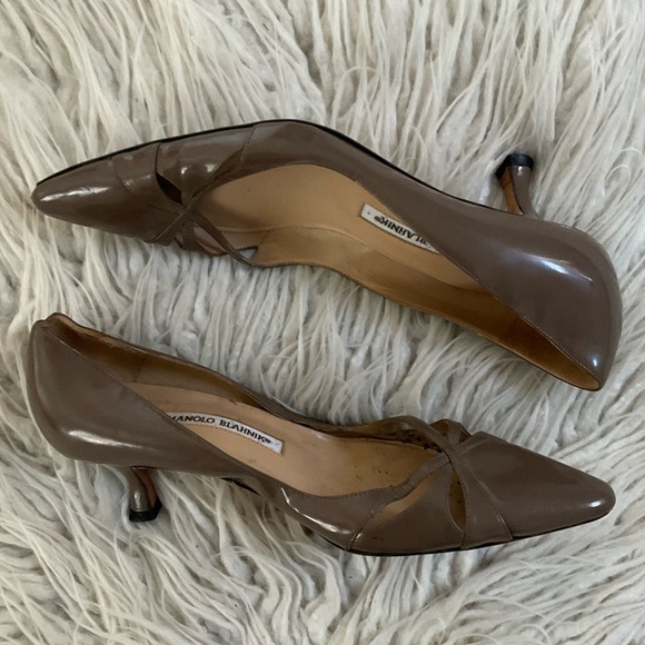 Manolo Blahnik Brown Gray Taupe Patent Leather Cutout Accent Heels EUC Size 36 - Picture 1 of 9